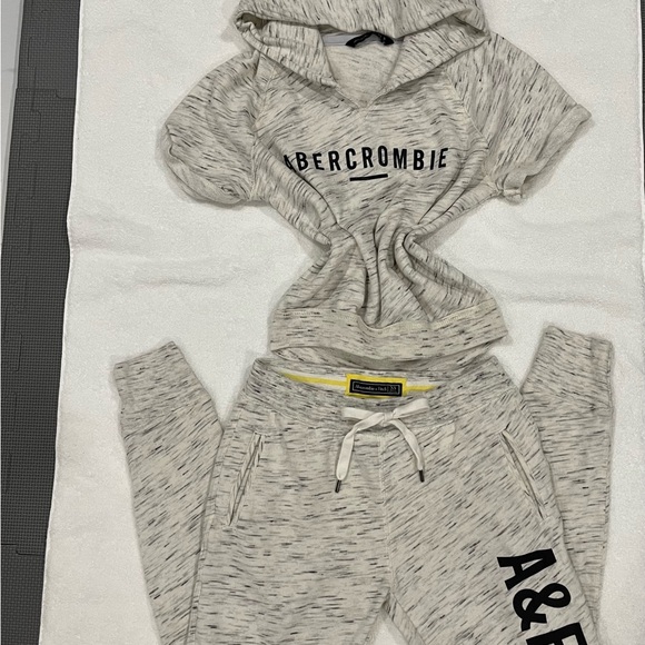 Abercrombie & Fitch Short Sleeve Top and Joggers 2Pc Set - Size XS/S - Picture 1 of 7
